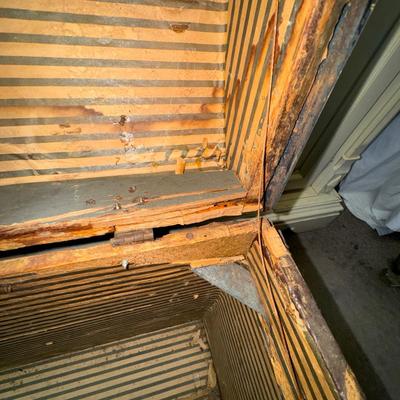 1120 Antique Trunk