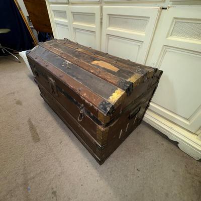 1120 Antique Trunk