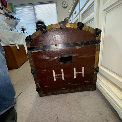 1120 Antique Trunk