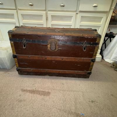 1120 Antique Trunk