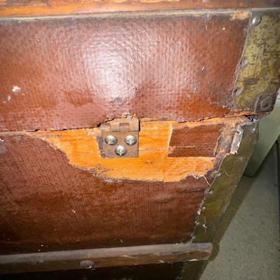 1120 Antique Trunk