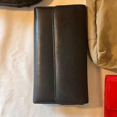 Bags by Baggallini and More (D-DZ)