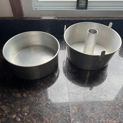 Muffin Tins, Loaf Pans and More (K-MK)