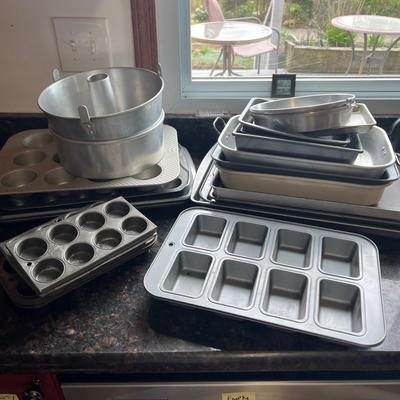 Muffin Tins, Loaf Pans and More (K-MK)