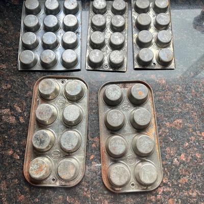 Muffin Tins, Loaf Pans and More (K-MK)