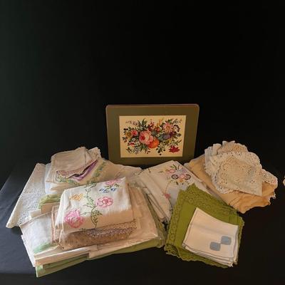 Vintage Linens and Placemats (D-DZ)