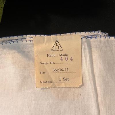 Vintage Linens and Placemats (D-DZ)