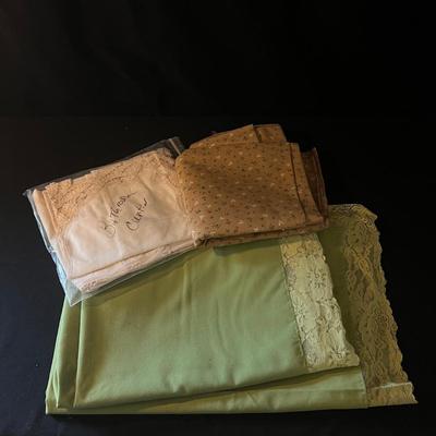 Vintage Linens and Placemats (D-DZ)