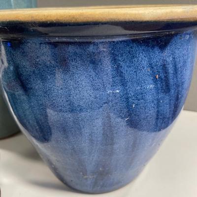 3 blue ceramic pots