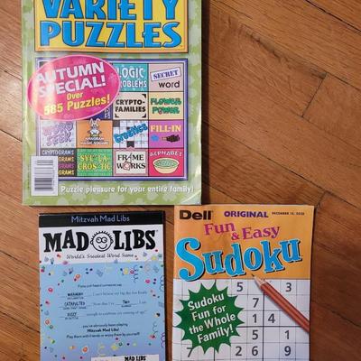 Homer's Iliad and 3 unused puzzle/word book