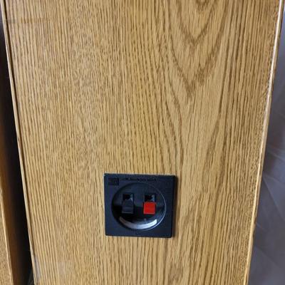 2 JBL Bookshelf speakers 2500 series
