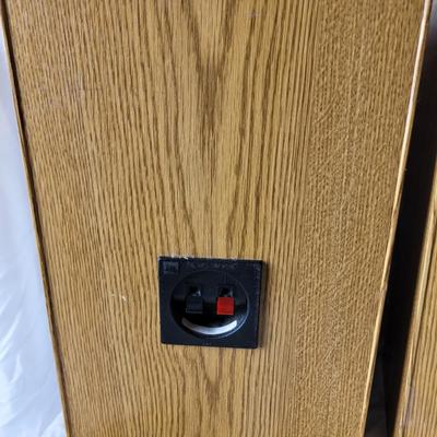 2 JBL Bookshelf speakers 2500 series