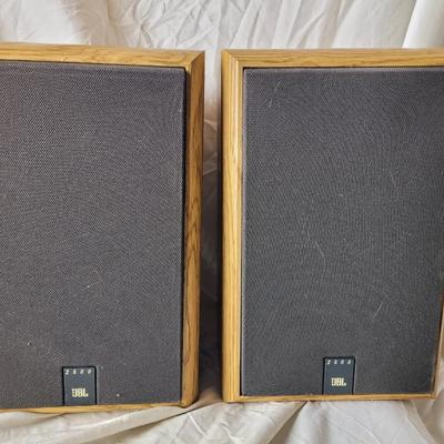 2 JBL Bookshelf speakers 2500 series