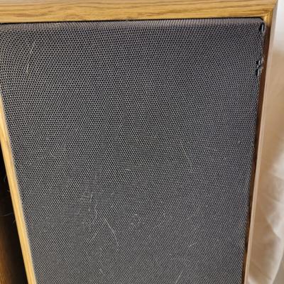 2 JBL Bookshelf speakers 2500 series