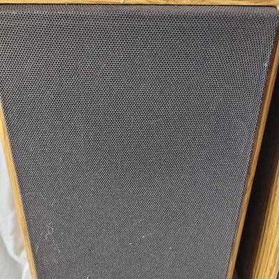 2 JBL Bookshelf speakers 2500 series