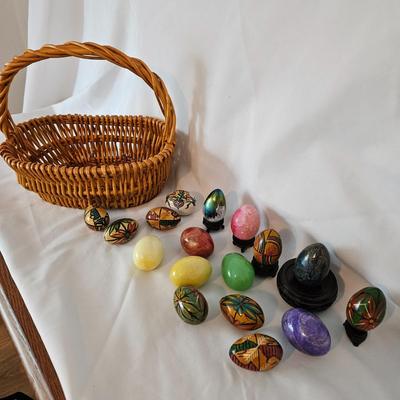 Decorative Eggs Made of Stone and Wood (UB-DW)