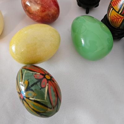 Decorative Eggs Made of Stone and Wood (UB-DW)