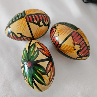 Decorative Eggs Made of Stone and Wood (UB-DW)
