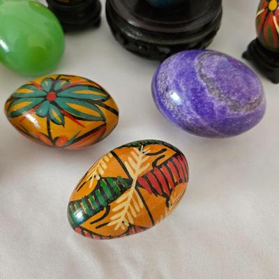 Decorative Eggs Made of Stone and Wood (UB-DW)