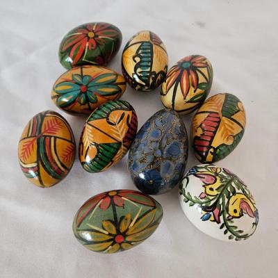 Decorative Eggs Made of Stone and Wood (UB-DW)