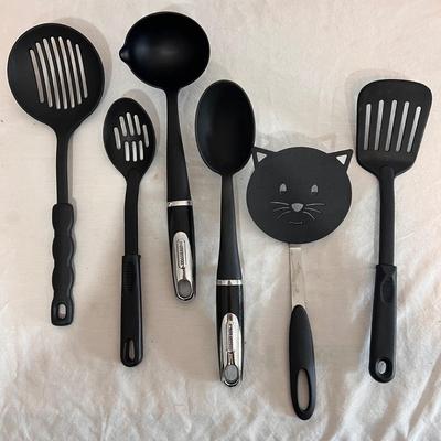 Kitchen Utensils and Tools (DR-DZ)