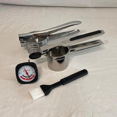 Kitchen Utensils and Tools (DR-DZ)
