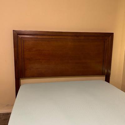 Queen Mahogany Panel Bed ~ *Read Details