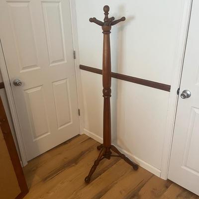 Retro Wooden Coat Hanger (UC-MG)