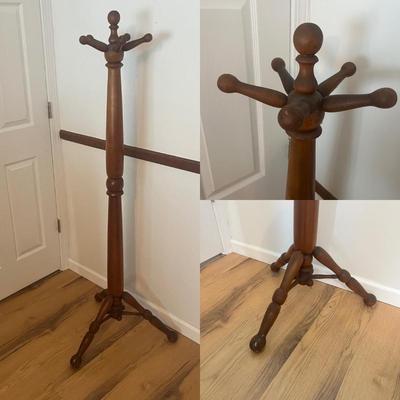 Retro Wooden Coat Hanger (UC-MG)