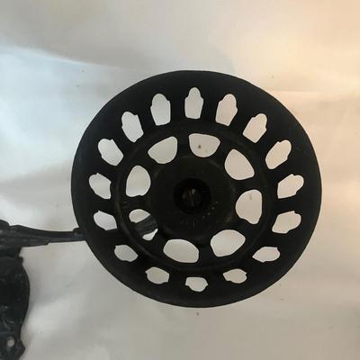 Wrought Iron Wall Mounts for Oil Lamps (UC-MG)