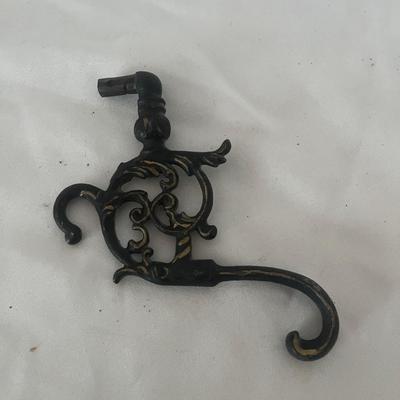 Wrought Iron Wall Mounts for Oil Lamps (UC-MG)