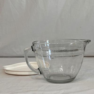 Pyrex Measuring Glass and More (K-DZ)