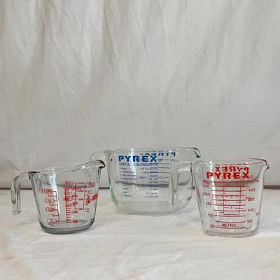 Pyrex Measuring Glass and More (K-DZ)