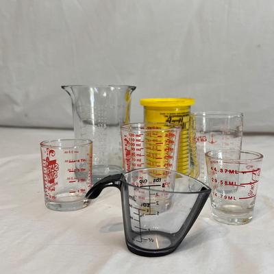 Pyrex Measuring Glass and More (K-DZ)