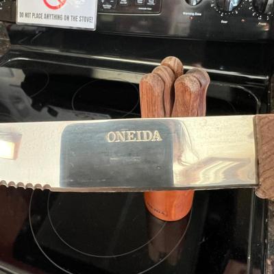 Set of Knives and Sharpening Stone (K-DZ)