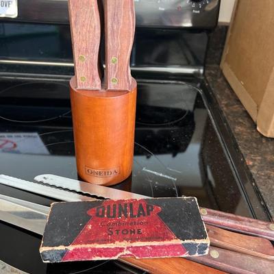 Set of Knives and Sharpening Stone (K-DZ)
