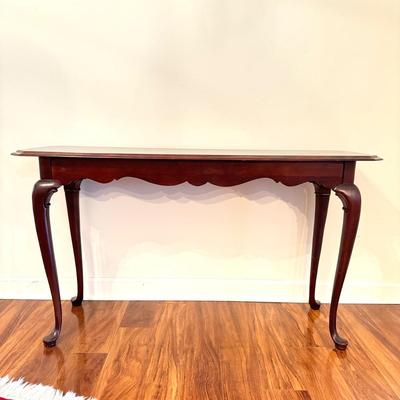 LR003 Queen Anne Style Mahogany Console Table