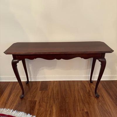 LR003 Queen Anne Style Mahogany Console Table