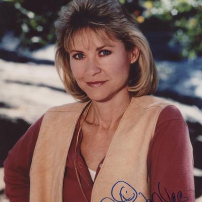 Dee Wallace signed photo