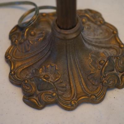 ANTIQUE LADIES DRESSING TABLE CHOCOLATE SLAG GLASS LAMP SWAG METAL ACCENT ON SHADE CHO