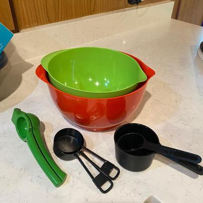 Mixing bowl, Juicer, Measuring Lot