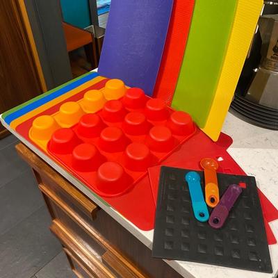 Color Kitchen Muffin and Mats
