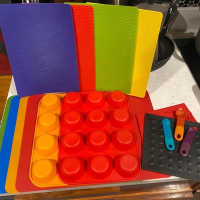Color Kitchen Muffin and Mats