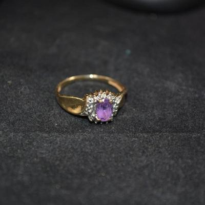 10K Gold Ring with Amethyst & Diamond Chip Size 6.5 1.8g