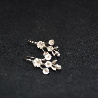 Delicate 925 Sterling Daisy Drop Earrings 1.7g
