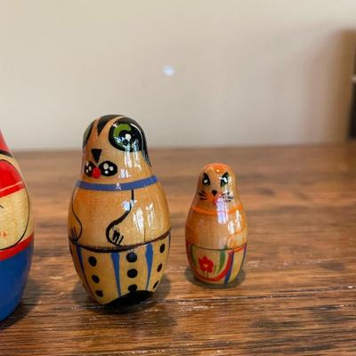 The Old Lady Who Swallowed A Spider Matryoshkas/Russian Nesting Dolls Set