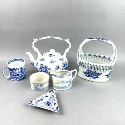 G018 Lot of Blue and White China / Pottery Spode, Arthur Wood , Delft