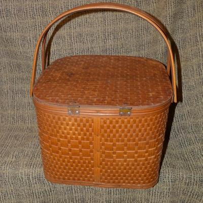 Vintage Hawkeye 2 Handled Picnic Basket with Small Table 14