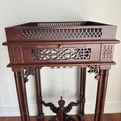 FR071 Chinese Chippendale Style Nightstand