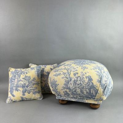 FR076 Toile Covered Footstool with Matching Accent Pillows